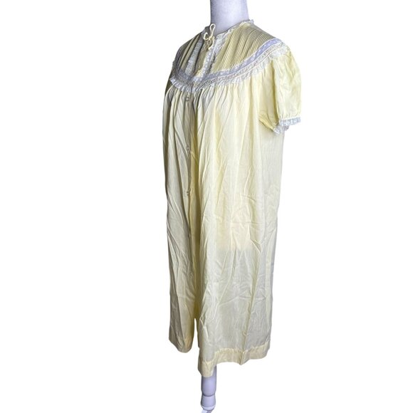 Barbizon Yellow Nightgown Lace Trim Medium Button Front Lightweight Embroidery - Picture 2 of 5